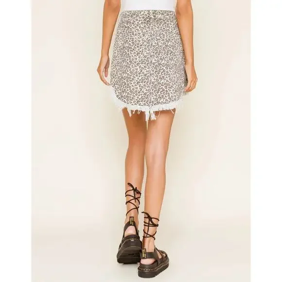 Free People We The Free Bailey Leopard Print Frayed Hem Denim Mini Skirt Sz 26 - Picture 3 of 11